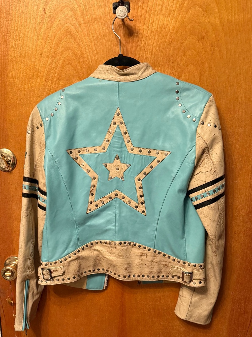Wilson’s vintage leather jacket STAR